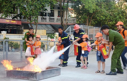 Tp.Huế tổ chức chương trình trang bị kỹ năng xử lý khi hỏa hoạn xảy ra cho học sinh tiểu học