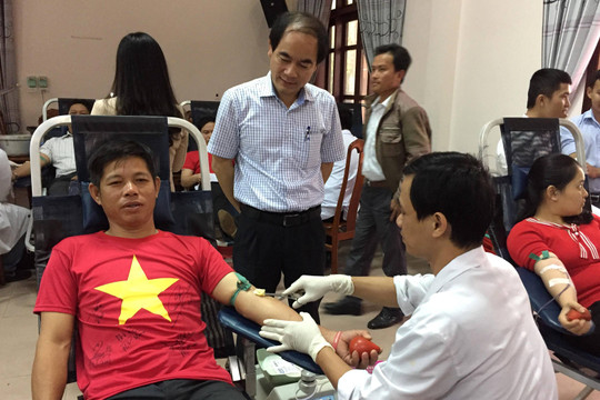 Hơn 400 người tham gia Ngày hội hiến máu tình nguyện