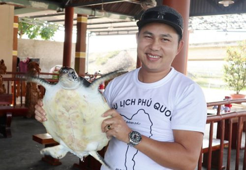 Ngư dân bắt được cá thể rùa biển nặng 6,3kg ở biển Tam Tiến