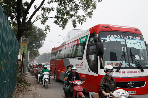 Tổ chức phân luồng giao thông trên đường Phạm Văn Đồng