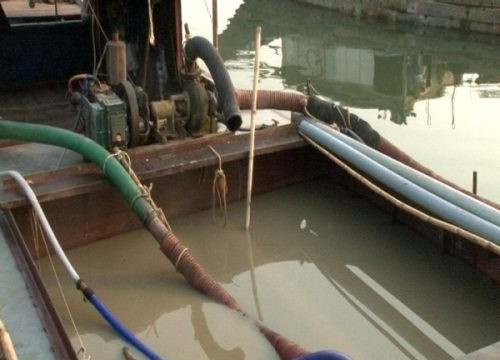 Thừa Thiên Huế bắt giữ 5 tàu khai thác cát trái phép trên sông Hương