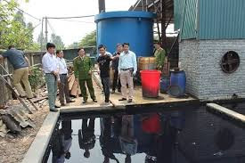 Bắt quả tang công ty giặt mài xả thải ra kênh thủy lợi Bắc Hưng Hải