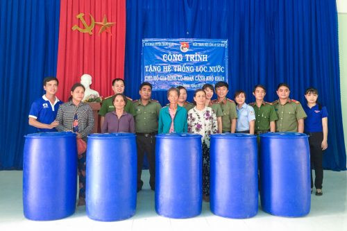 Tặng 18 hệ thống lọc nước cho hộ nghèo ở Tây Ninh