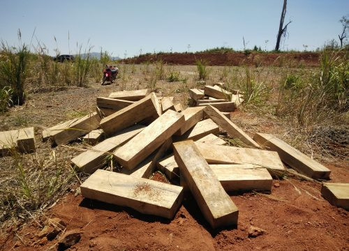 Kon Tum: Phát hiện số lượng lớn gỗ không rõ nguồn gốc sát chốt kiểm lâm của Ban quản lý rừng phòng hộ