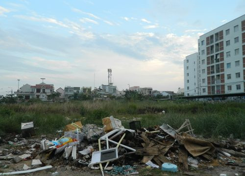 Bãi rác tự phát “mọc” lên giữa khu dân cư