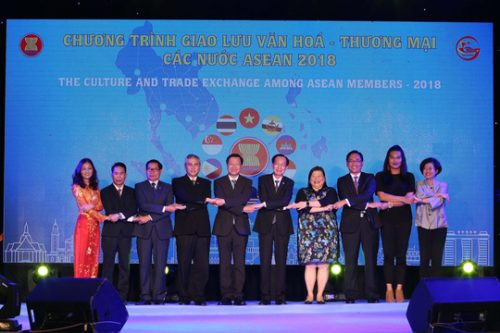 Khai mạc Chương trình giao lưu văn hoá – thương mại các nước ASEAN 2018