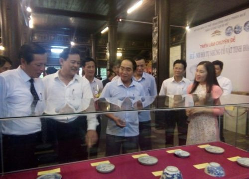 Hiến tặng hơn 260 cổ vật cho Bảo tàng Lịch sử Thừa Thiên – Huế