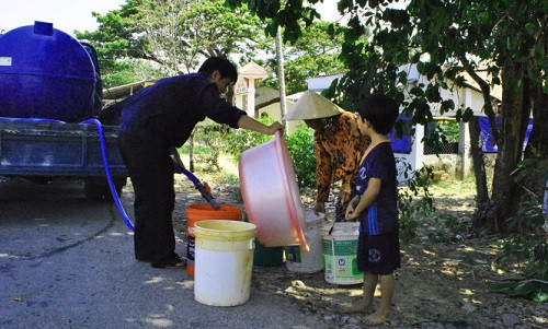Người dân huyện đảo Phú Quý “mòn mỏi” chờ nước sạch
