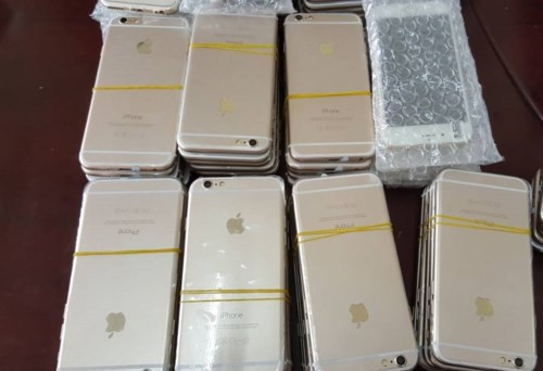 Thu giữ hàng trăm chiếc iPhone, Samsung nhập lậu