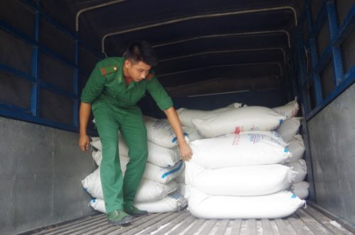 Bắt giữ 3,5 tấn đường cát Thái Lan nhập lậu tại An Giang