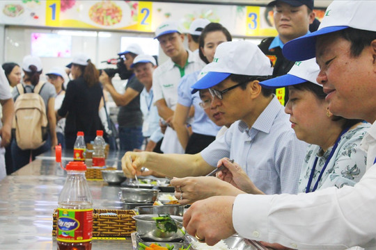 20 bếp ăn tập thể tại Hà Nội vi phạm an toàn thực phẩm