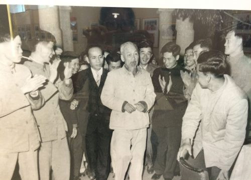 Triển lãm “Chủ tịch Hồ Chí Minh với phong trào thi đua yêu nước”