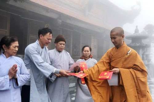 Mừng lễ Phật đản 2018, cáp treo Fansipan tặng vé tới quý Tăng Ni cả nước