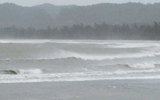 Dự báo thời tiết 2/6: Cả nước hứng mưa rào, nam Biển Đông có mưa dông mạnh