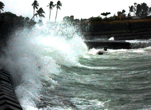 2.000 du khách bị kẹt lại đảo Lý Sơn do áp thấp nhiệt đới