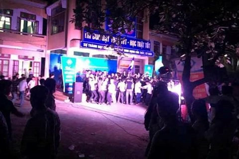 Hà Tĩnh: Trường THPT tổ chức lễ bế giảng vào ban đêm