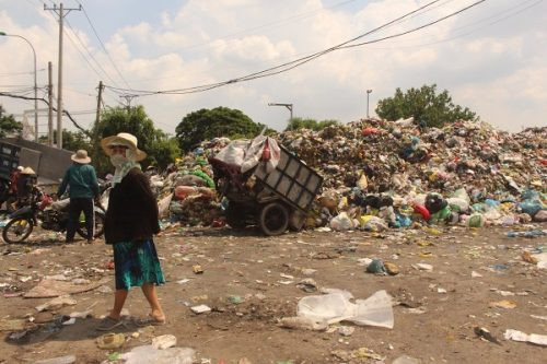 “Ám ảnh” núi rác 10 năm giữa khu dân cư