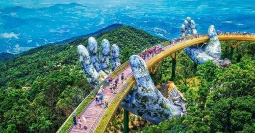 Bàn tay khổng lồ đỡ cây cầu Vàng siêu lạ ở Đà Nẵng