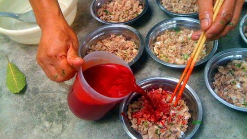 Thái Bình: 50 người bị ngộ độc sau khi ăn tiết canh lợn rừng