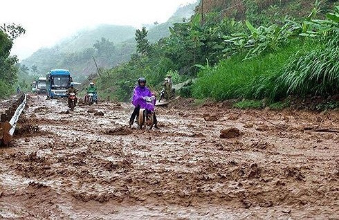 Nhiều tuyến đường ở Lai Châu bị sạt lở do mưa lớn