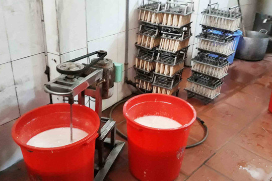 Quận Nam Từ Liêm – Tp. Hà Nội: Kinh hoàng cơ sở sản xuất kem bẩn, cơ quan chức năng ở đâu?