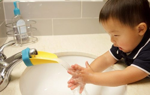 “Bí kíp” dạy con cách tiết kiệm nước