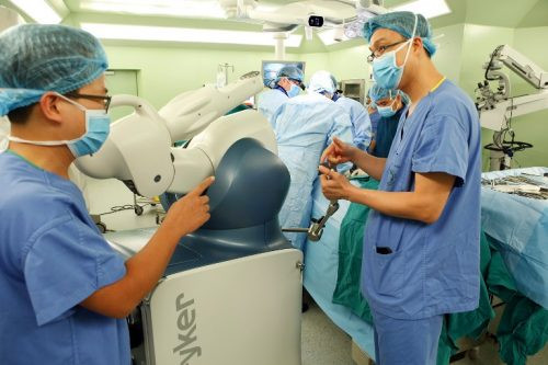 BV Bạch Mai: Một năm, phẫu thuật thành công bằng robot cho hơn 500 bệnh nhân