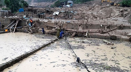 Mưa lũ lịch sử khiến 25 nhà dân ở Sìn Hồ bị đất đá vùi lấp