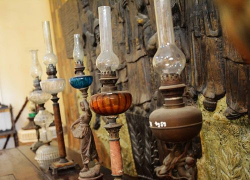 Khám phá văn hóa dân tộc qua 600 chiếc đèn cổ nghìn năm ngay tại TP.HCM