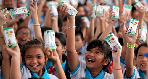 Vinamilk và 76.500 ly sữa nhân ái dành cho trẻ em tỉnh Vĩnh Long