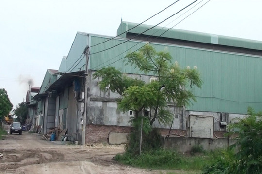 Xã Minh Khai (Hoài Đức – Hà Nội): Hàng loạt công trình nhà xưởng xây dựng trái phép trên đất nông nghiệp, gây ô nhiễm môi trường.