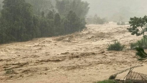 Miền Bắc cần đề phòng lốc xoáy, lũ quét và sạt lở đất đá