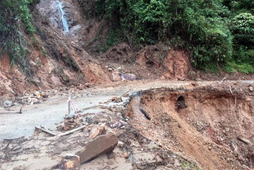 Lào Cai: Mưa lớn gây sạt lở nghiêm trọng trên tuyến Quốc lộ 279