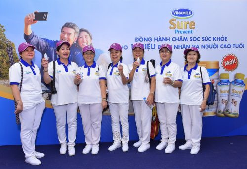 Vinamilk Sure Prevent đồng hành cùng 3000 người cao tuổi tại Giải thi đấu thể dục dưỡng sinh TP Hồ Chí Minh