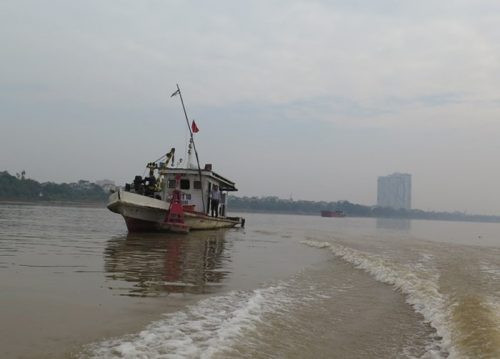 Đóng luồng sông Hồng qua Hà Nội thi công ống ngầm cấp nước sạch