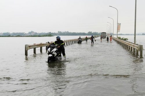 Mực nước nhiều sông và hồ chứa ở Hà Nội vượt ngưỡng thiết kế