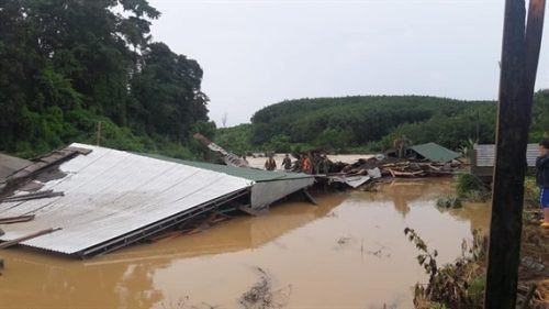 Mưa lớn kéo dài gây ngập lụt tại huyện biên giới tỉnh Kon Tum