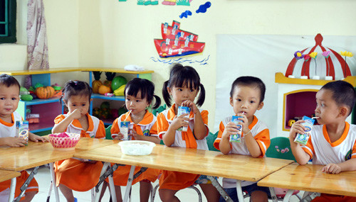 Hà Nội: Trẻ em mẫu giáo và tiểu học sẽ được uống sữa tươi 5 lần/tuần