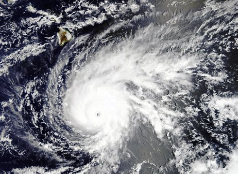 Tránh bão Lane: Máy bay và tàu chiến Mỹ rời Hawaii