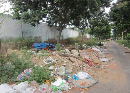 Đà Nẵng: Đường Nại Thịnh 11 đang “tắc thở “ vì rác thải, xà bần