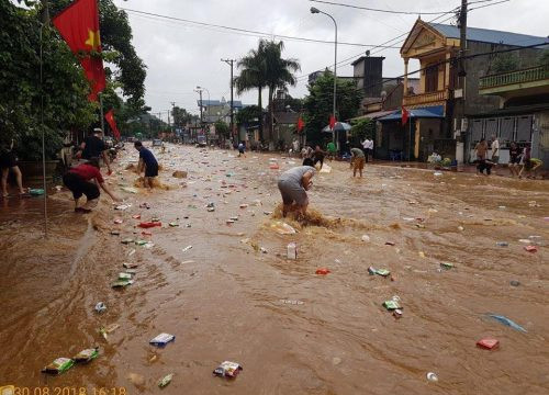 Lũ lớn càn quét gây thiệt hại nặng nề tại Sơn La, Hòa Bình