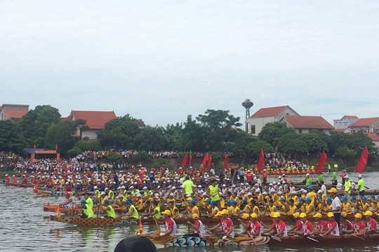 Quảng Bình: Sôi nổi giải đua thuyền truyền thống trên quê hương đại tướng Võ Nguyên Giáp