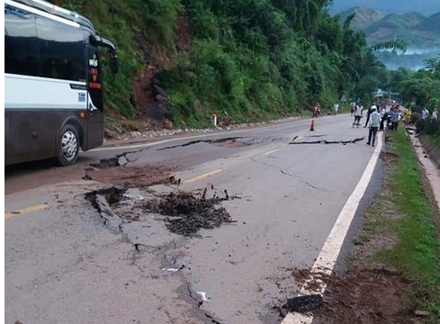 Sơn La: Sụt lún nghiêm trọng tại quốc lộ 6, nguy cơ tắc đường kéo dài