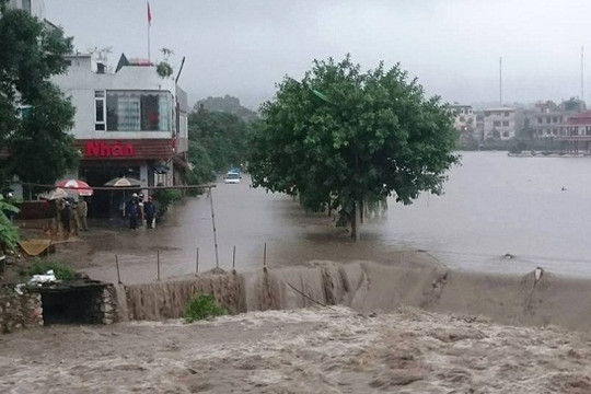 Bắc Bộ và Bắc Trung Bộ: 20 người chết và mất tích do mưa lũ