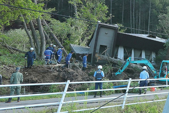 Động đất 6,7 độ richter chôn vùi nhiều nhà cửa trên đảo Hokkaido của Nhật bản