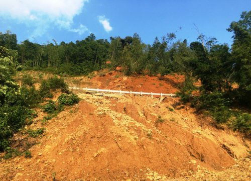 Quan Hóa, Thanh Hóa: Lở núi, hàng trăm khối đất đá chắn ngang quốc lộ 15A