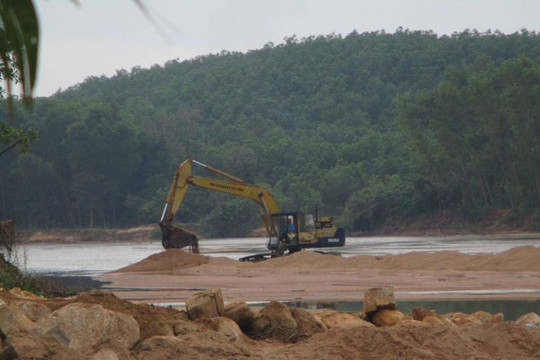 Bình Định: Gần 200 vụ khai thác cát sỏi trái phép bị xử lý