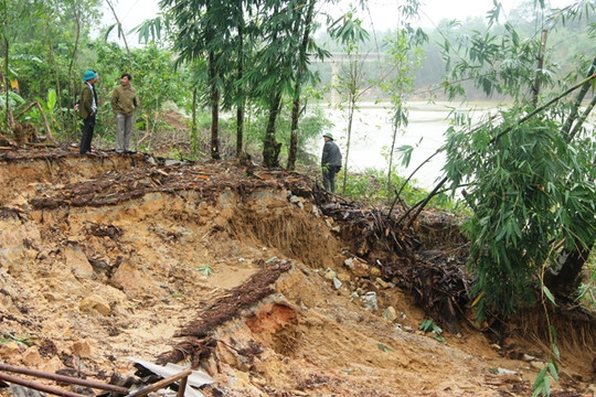TT-Huế: Đầu tư dựng tuyến kè chống sạt lở bờ sông Bồ