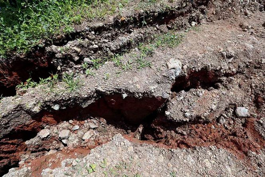 Lâm Đồng: Sau mưa lớn, xảy ra tình trạng sụt lún đất