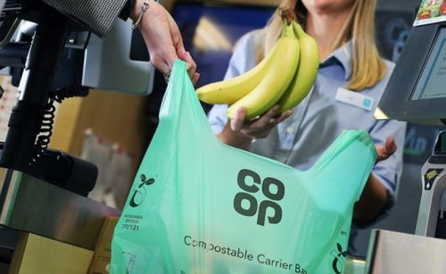 Từ 2023, chuỗi siêu thị lớn của Anh sẽ cấm sử dụng túi nilon